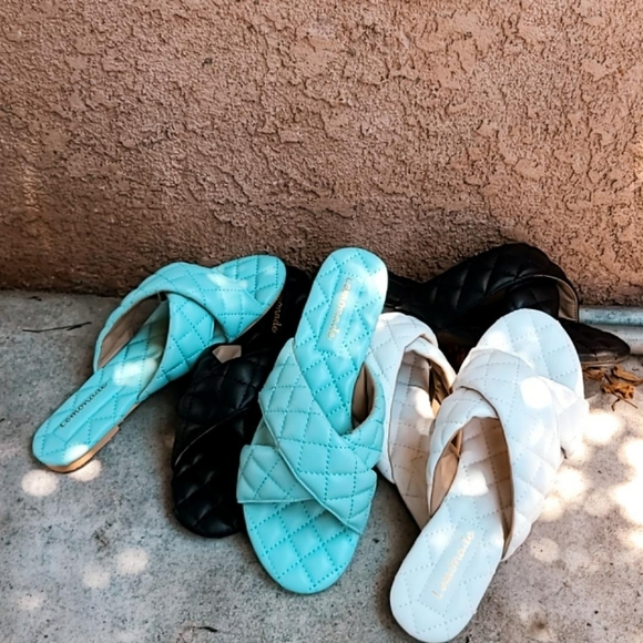 🚨//LAST CHANCE/ Teal quilted Sandal - Picture 6 of 8